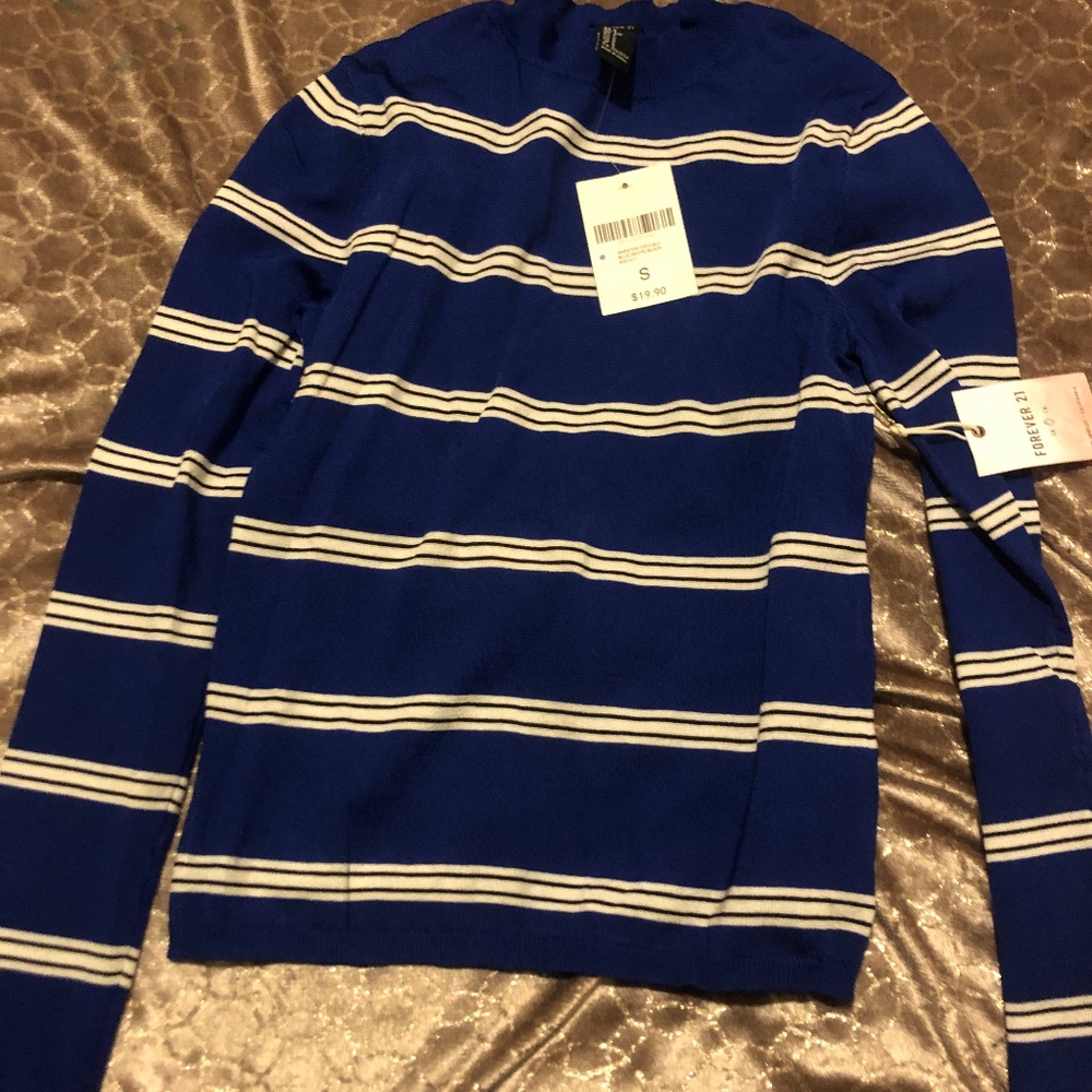 FOREVER 21 TOP . NEVER WORN